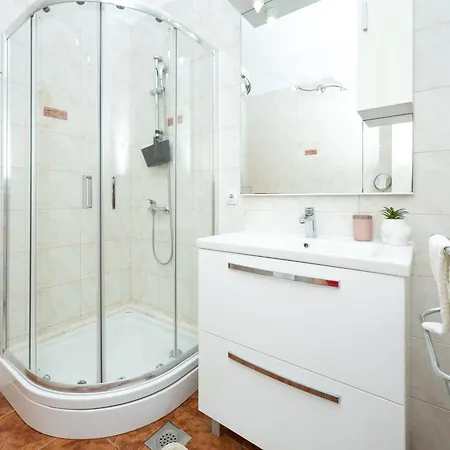 Markulin * Τρογκίρ