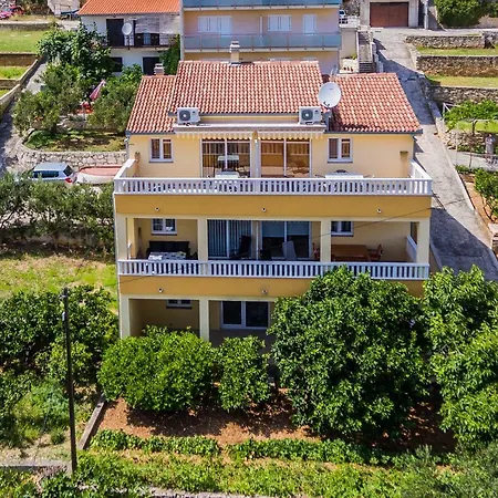 Markulin شقة تروغير